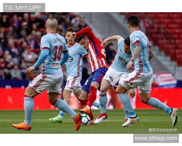 因伤退场的足球球星深度分析 他的受伤对球队的影响与未来复出的前景